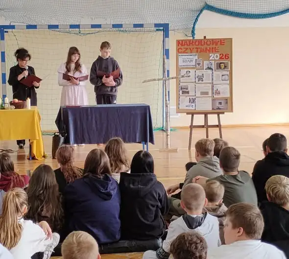 Narodowe Czytanie „Dziadów” w szkole na os. Podlasek