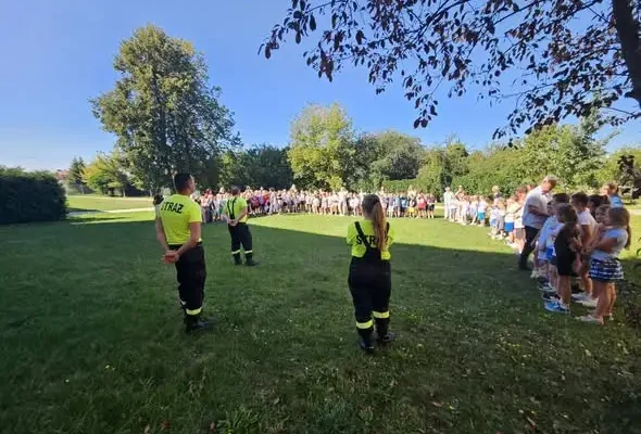 Próbna ewakuacja w szkołach podstawowych w Majdanie Królewskim