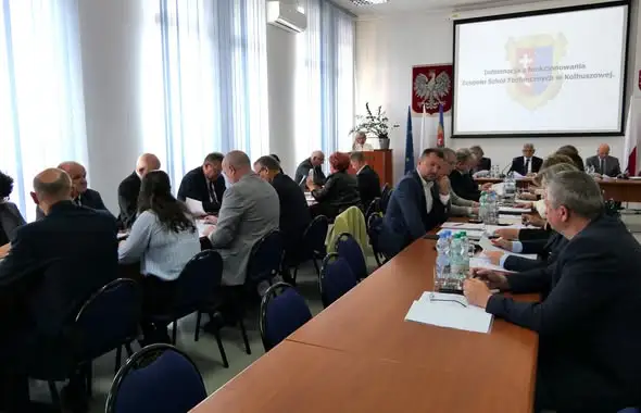 Sesja Rady Powiatu w Kolbuszowej: szkoły podsumowały rok i zapowiedziały inwestycje