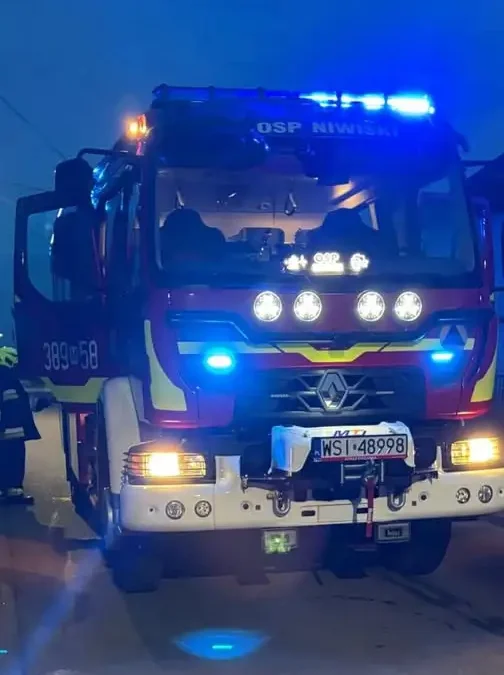 Niwiski: nocna akcja służb — otwarcie mieszkania przy ulicy