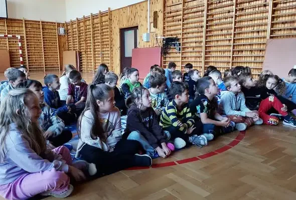 Uczniowie klas I–III z Kolbuszowej uczyli się bezpiecznego korzystania z Internetu