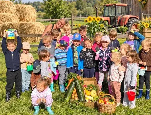 Przedszkolaki z Dzikowca odkrywały uroki jesiennych wykopków