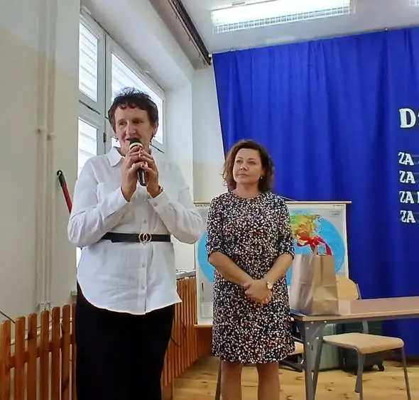 Dzień Edukacji Narodowej w szkole w Cmolasie – akademia, pasowanie i podziękowania