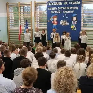 Pierwszoklasiści złożyli ślubowanie. Pasowanie na ucznia i Dzień Edukacji Narodowej