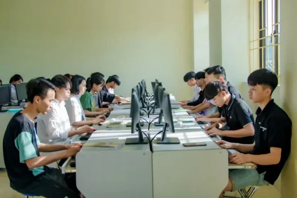 Młodzież z Dzikowca uczy się, jak nie dać się oszukać w internecie